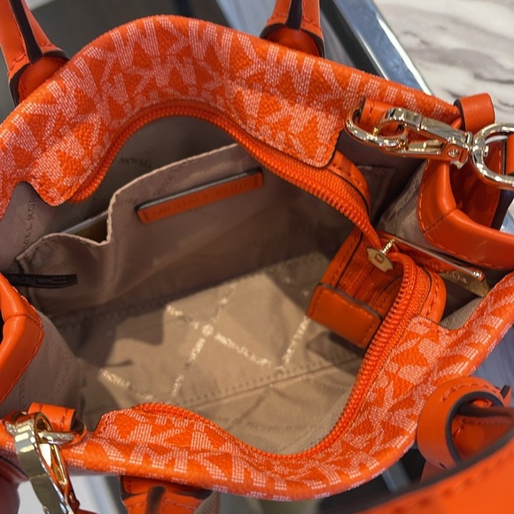 Michael Kors Mirella Extra-Small Ombré Logo Crossbody XBODY Shopper 
Poppy 
NWT - Picture 13 of 16